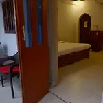 Roma Pisa Cardamon Guest House